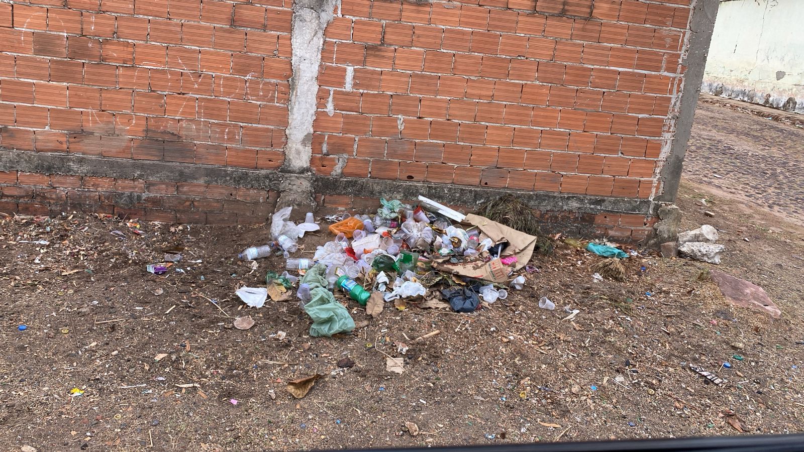 Foto 5 – PREFEITURA DE MIGUEL ALVES REFORÇA ALERTA SOBRE DESCARTE IRREGULAR DE LIXO NAS VIAS PÚBLICAS.