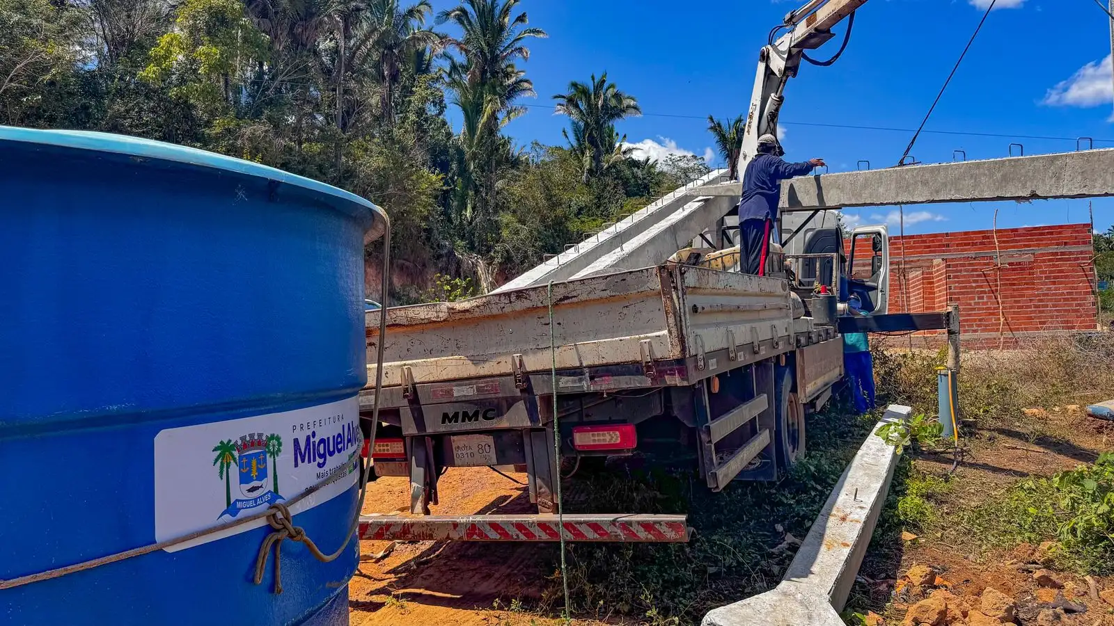 Foto 6 – PREFEITURA LEVA ABASTECIMENTO DE ÁGUA PARA FAMILIAS NO BAIRRO FORQUILHA