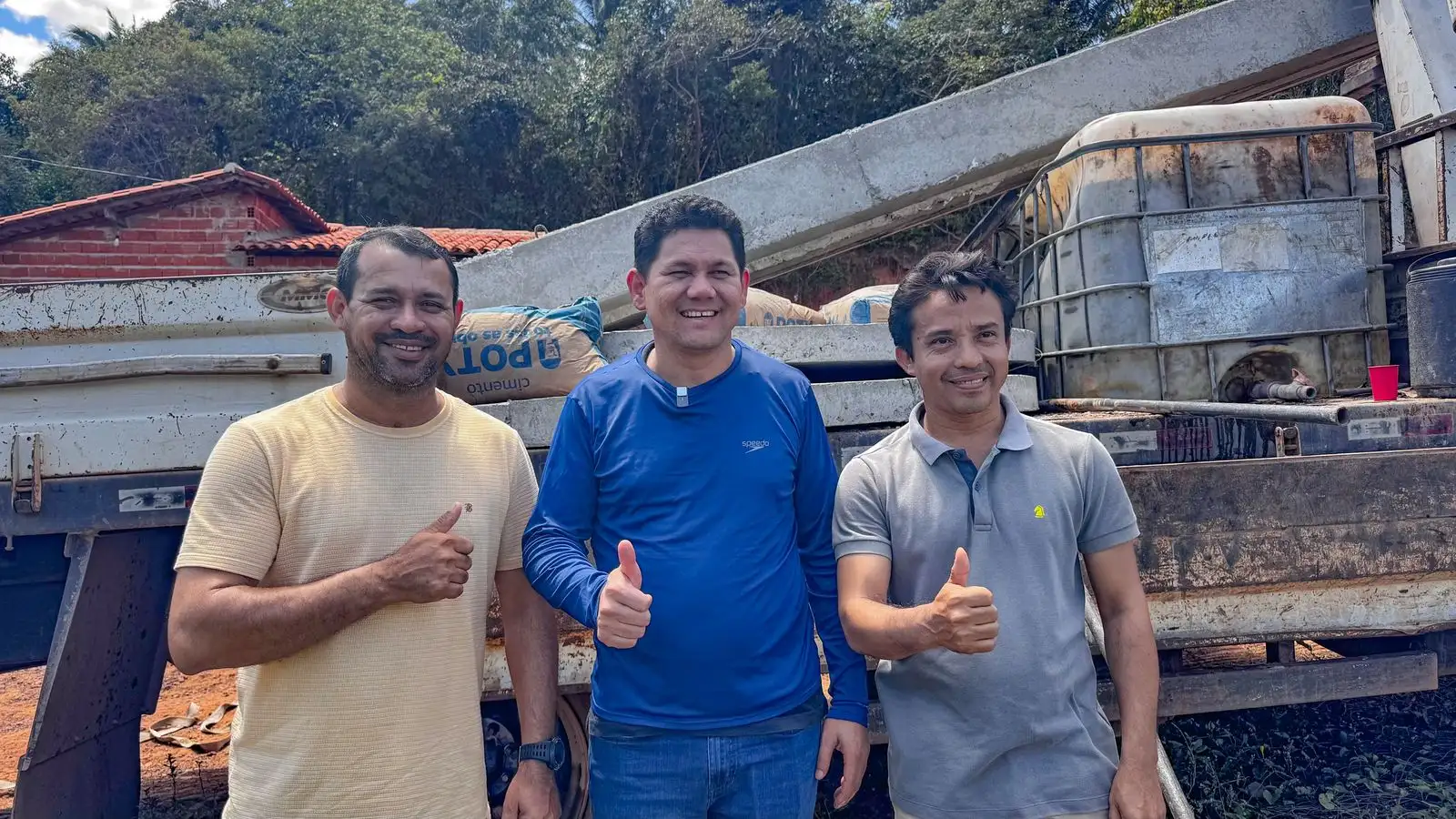 Foto 4 – PREFEITURA LEVA ABASTECIMENTO DE ÁGUA PARA FAMILIAS NO BAIRRO FORQUILHA