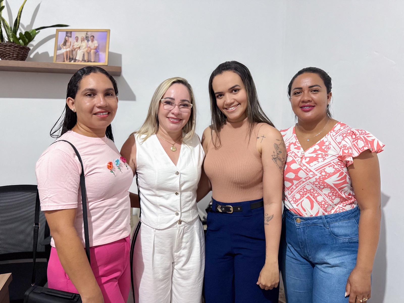 Foto 20 – SECRETARIA MUNICIPAL DE ASSISTÊNCIA SOCIAL É RECEPCIONADACOM ENTUSIASMO POR COLABORADORES