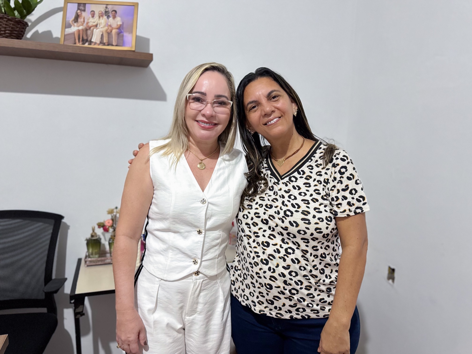 Foto 7 – SECRETARIA MUNICIPAL DE ASSISTÊNCIA SOCIAL É RECEPCIONADACOM ENTUSIASMO POR COLABORADORES