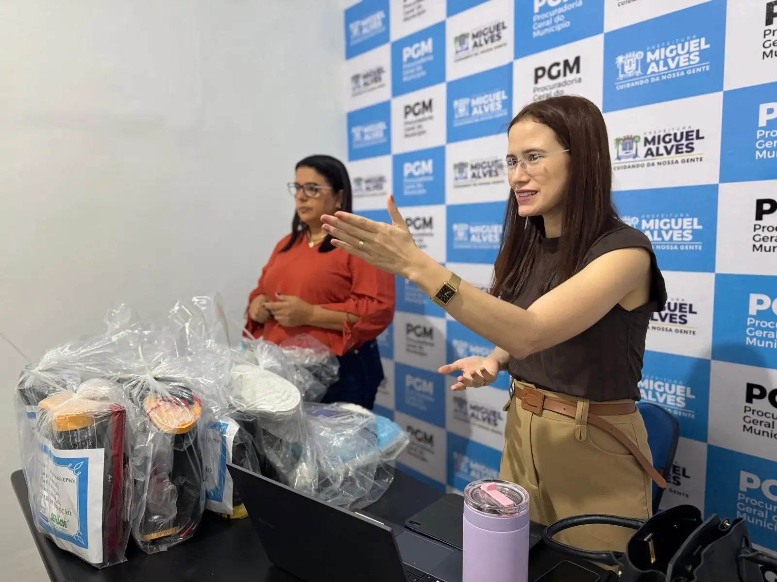 Foto 3 – PREFEITURA DE MIGUEL ALVES REALIZA ENTREGA DE EPIs A CATADORES DE MATERIAIS RECICLÁVEIS