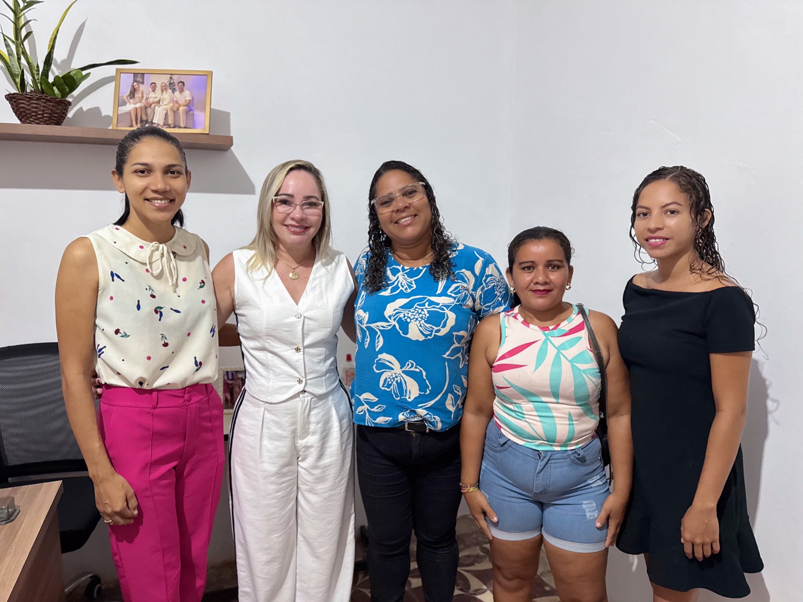 Foto 8 – SECRETARIA MUNICIPAL DE ASSISTÊNCIA SOCIAL É RECEPCIONADACOM ENTUSIASMO POR COLABORADORES