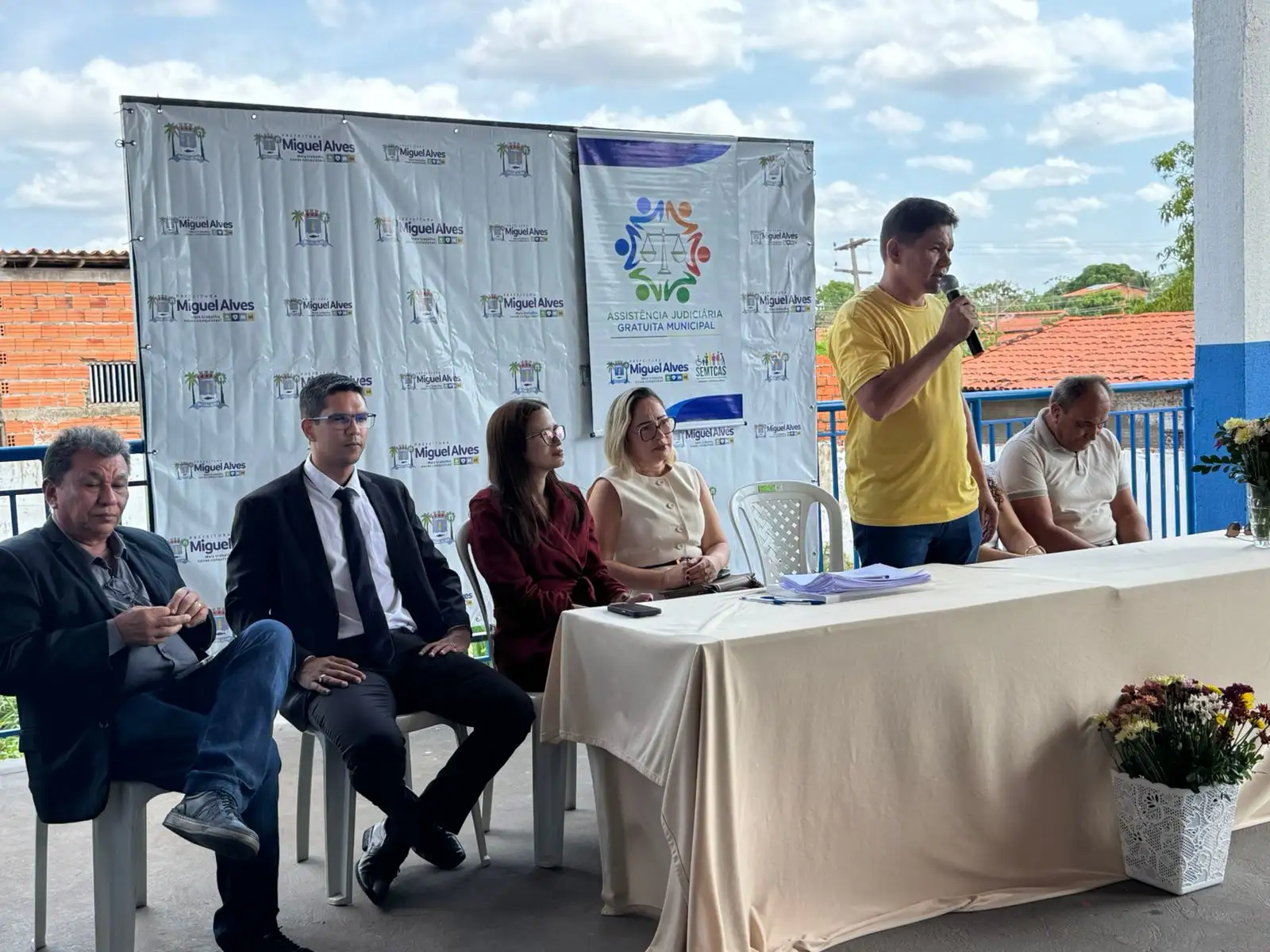Foto 6 – PREFEITURA DE MIGUEL ALVES ENTREGA SENTENÇAS DA ASSISTÊNCIA JUDICIÁRIA GRATUITA MUNICIPAL